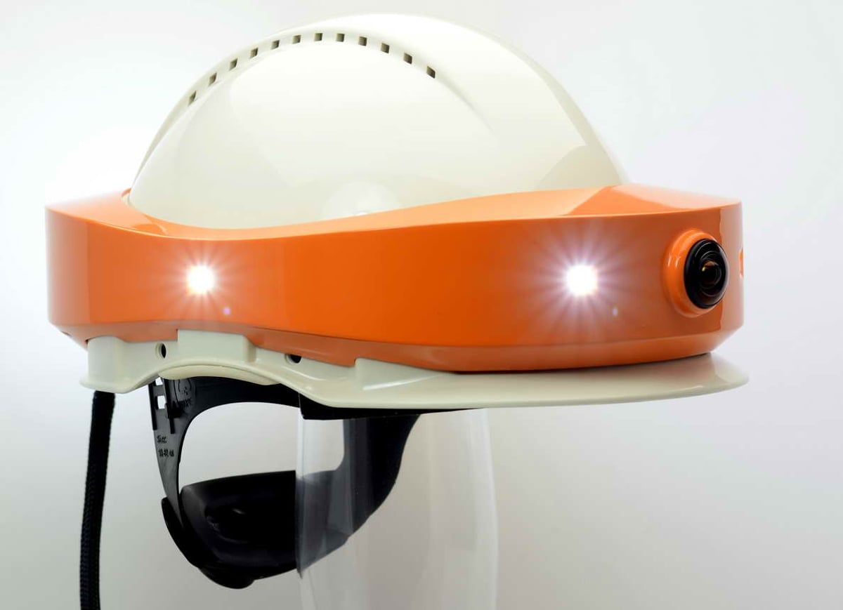 DIGIBAU 360-hjälmen från sidan med tända power-LED på den orangea kameratillsatsen