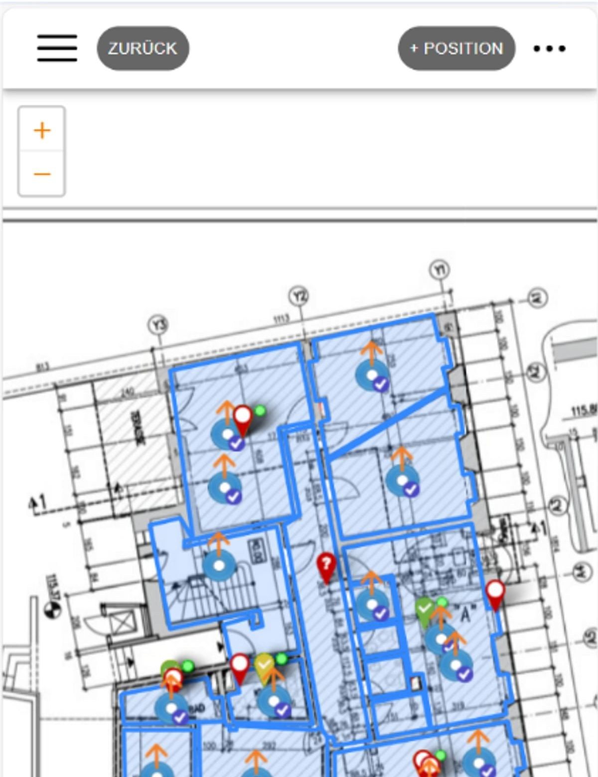 Localizzazione sulla planimetria nell'app Construction Defects: planimetria 2D con pin dei difetti e spunte di stato, sullo smartphone in cantiere